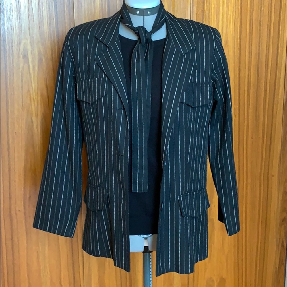 Vintage Pin-striped 90s blazer with belt - Picture 7 of 10